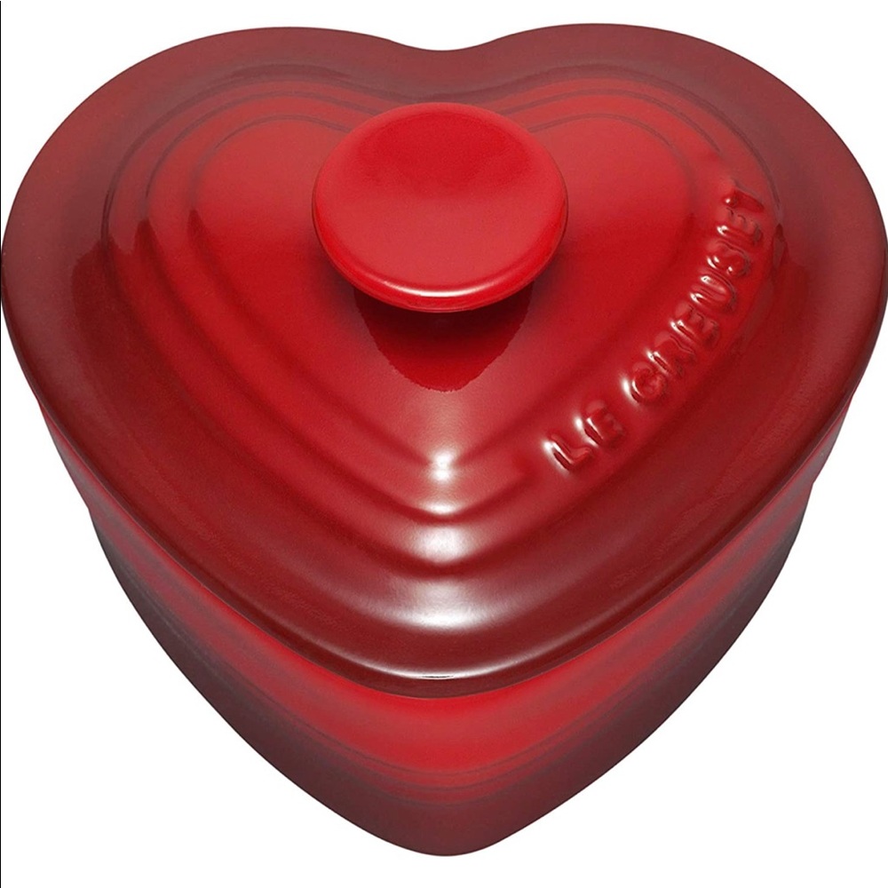 le creuset heart shaped stoneware mini ramekin